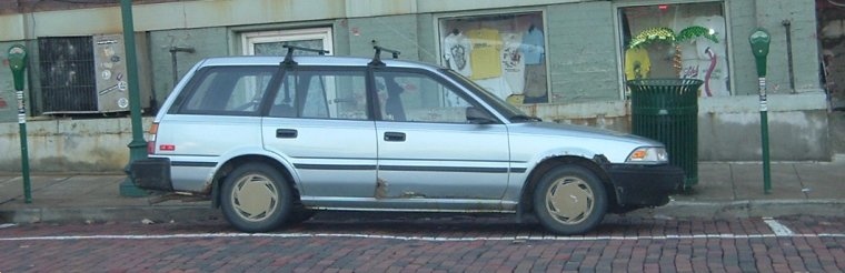 Toyota-Corolla-wagon-with-Roof-Racks